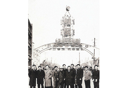 20世纪60年代末，全州味元广告塔的照片