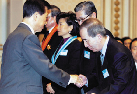 2002년 12월 9일 브랜드경영대상 수상 청와대 방문 이덕림 회장 이미지